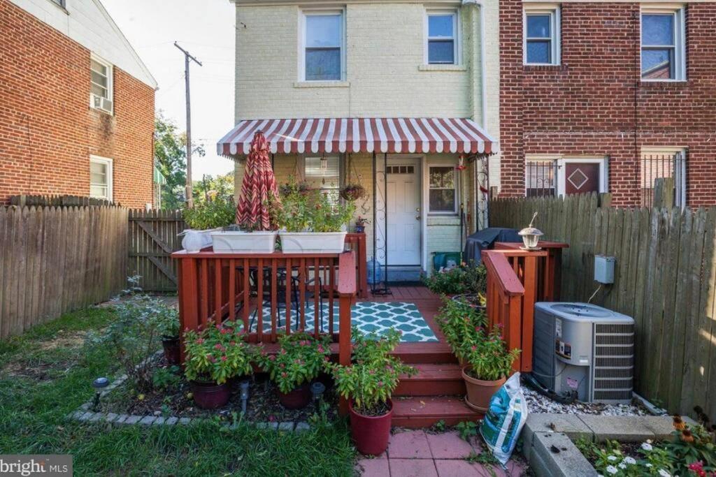 Holiday home Cozy Semi Detached In Ne Dc Washington